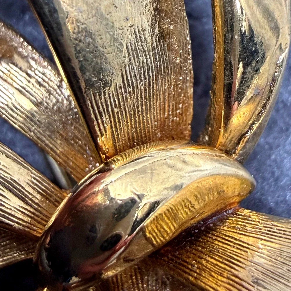 Vintage Gold Tone Bow‎ Brooch Pin Women's Fashion Accessory 2 in